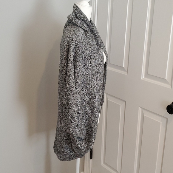 Sweater/Wrap - Picture 3 of 4